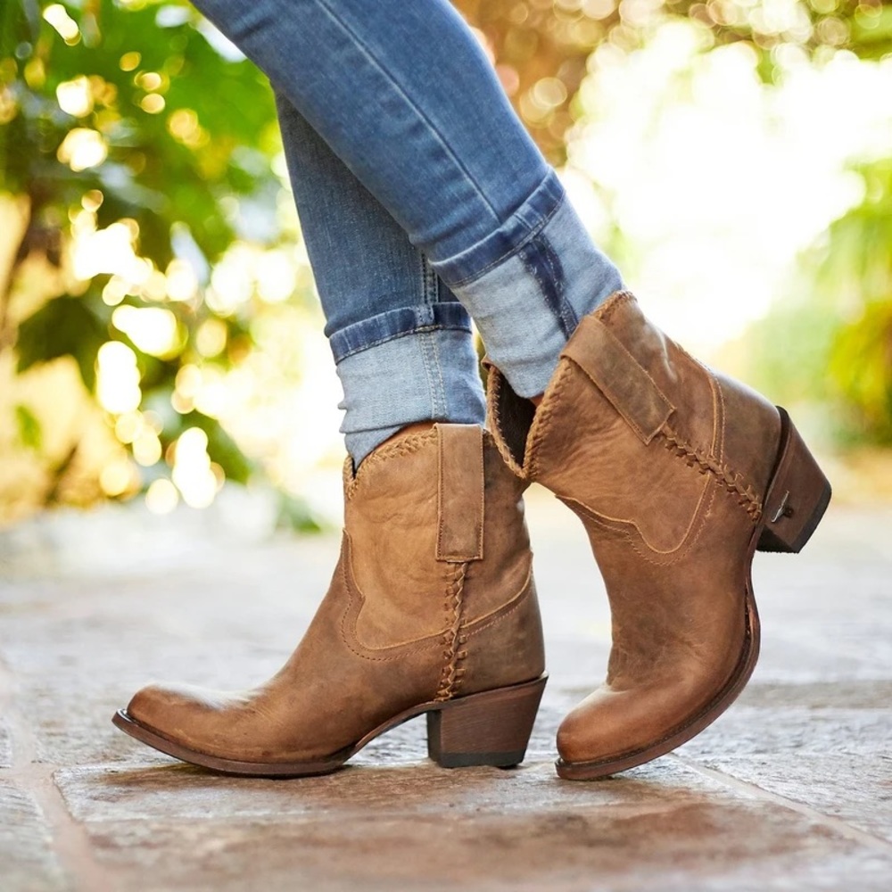 Lane: Plain Jane Shortie